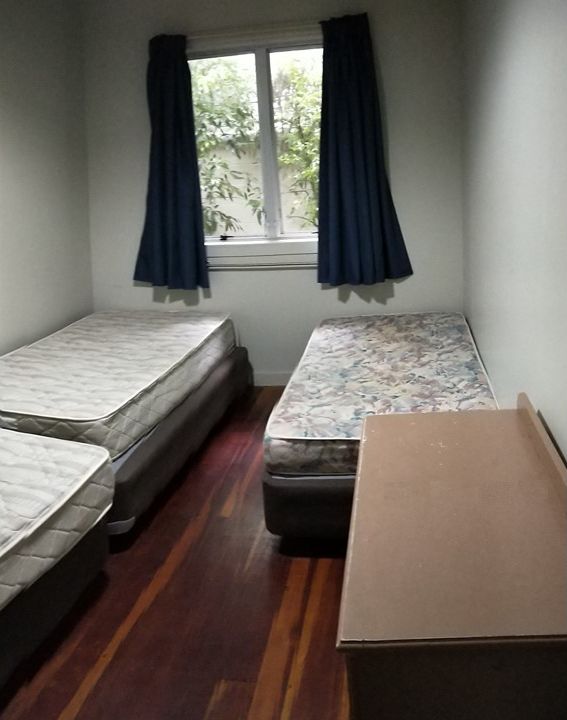Room 3 beds